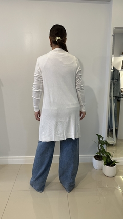 Cardigan alongado de modal branco na internet