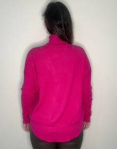 Blusa alongada de tricot mousse com gola alta na internet