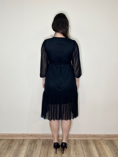 Vestido midi preto em tule com mangas Marília na internet