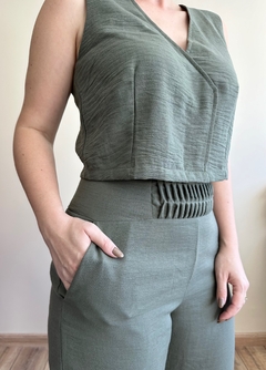 Conjunto de calça e cropped Olívia na internet