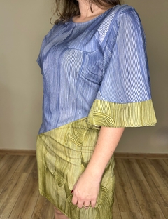 Vestido curto estampado com mangas morcego sophie - comprar online