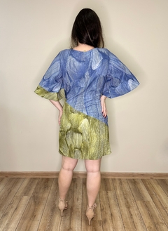 Vestido curto estampado com mangas morcego sophie na internet