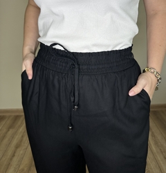Calça Cenoura Cintura Alta Em Viscose Serena - comprar online