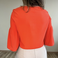 Blusa leve de crepe e manga ampla Lavinia - comprar online