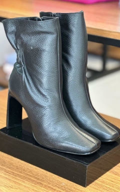 Bota Couro Salto Estilete Lança Perfume - Moda Store