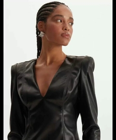 VESTIDO COM OMBREIRAS E DECOTE V LANÇA PERFUME - comprar online