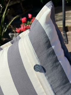 ALMOHADON 60 X 40 TUSOR KYOTO PLOMO / LAS LILAS HOME en internet