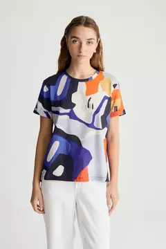 REMERA FULL PRINT CELESTE NAJT / DESIDERATA