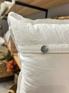 ALMOHADON 50 X 50 TUSOR BLANCO TIZA / LAS LILAS HOME en internet