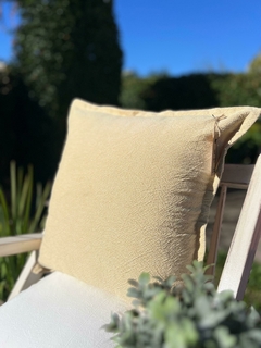 ALMOHADON 50X50 TUSOR PETRA MOSTAZA / LASLILASHOME - comprar online