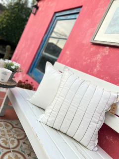 ALMOHADON 50 X 50 TUSOR AKIRA PLATEADO / LAS LILAS HOME - comprar online