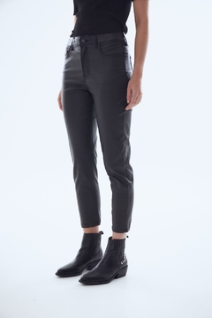 JEAN MOM BLACK MAMBA [DESIDERATA] - comprar online