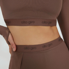 Blusa Manga Longa de Tule c/ Top Embutido Marrom Cacau Alto Giro - loja online