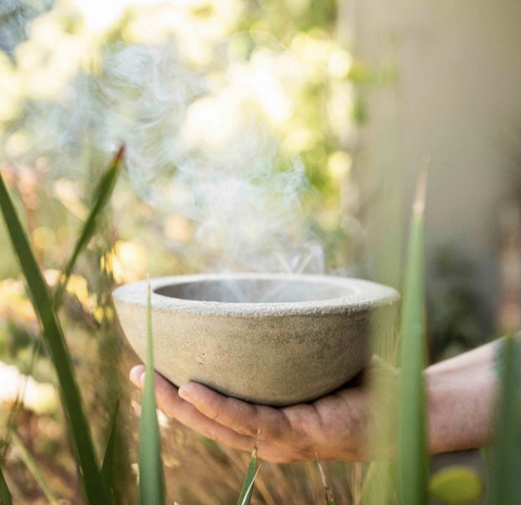 Sahumador de cemento grande