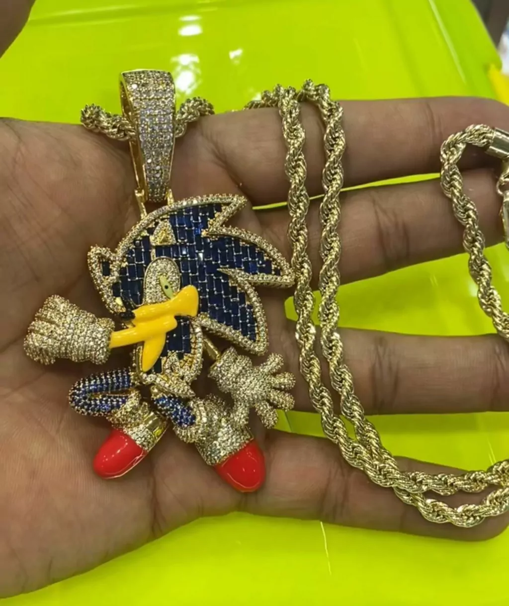 Dije Sonic Chapeado en oro de 14 kt con cadena torsal