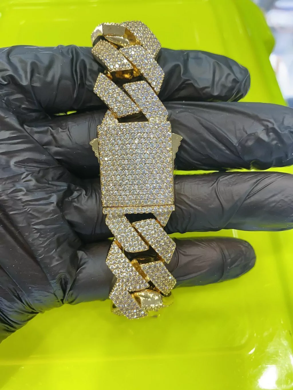 Pulsera Dorada Con Zirconias Gruesa De Lujo