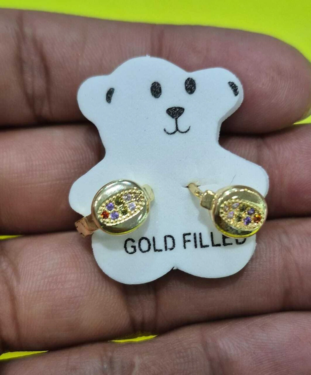 Arete Huggie Chapa de oro AR91