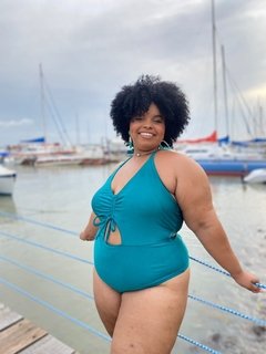 Maiô Nívia Plus Size na internet