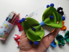 Laço Boutique Pompom Escolar - comprar online
