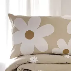 Almohadón Margarita base Rosa/Arena o Verde seco - Berço. Muebles y Diseño.