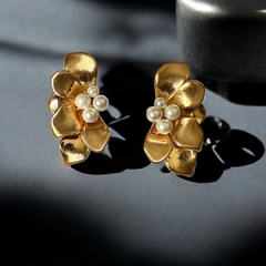 Brinco Meia Flor Pérolas