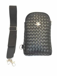 BANDOLERA PORTACELULAR TRENZADO NEGRO.