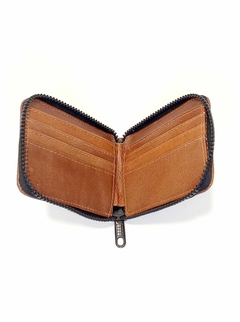 BILLETERA DE CUERO CON CIERRE Y DOBLE TARJETERO. SUELA. - comprar online
