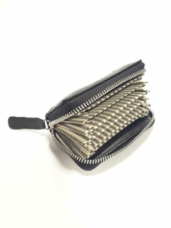 TARJETERO DE CUERO CON CIERRE NEGRO. - comprar online