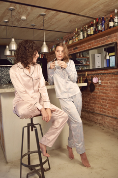 PIJAMA DE SATÉN GINEBRA FLORES - comprar online