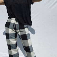 pantalon pilu negro y gris