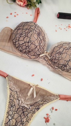 KENYA ROMANTIC ARO Y PUSH UP