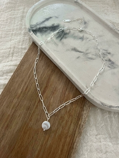 Cadena de acero blanco y dije perla plana - comprar online