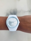 reloj knock out silicona cielo