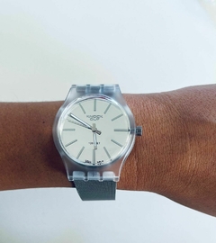 reloj knock out malla tejida plateado