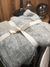 Manta pie de cama trenza gris