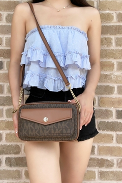 Imagen de Jet Set Travel medium pocket camera crossbody bag