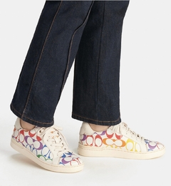 Clip Low Top Sneaker In Rainbow Signature Canvas - comprar en línea