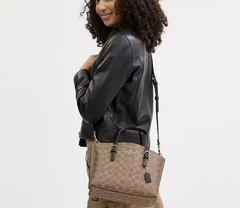 Mollie Tote Bag 25 In Signature Canvas en internet