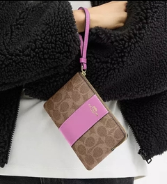 Corner Zip Wristlet In Signature Canvas With Stripe en internet