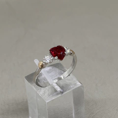 Anillo Solitario Corazón en Plata 925 y Oro con Rubí N.CA
