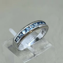Anillo Medio sin Fin en oro Blanco 18k y Aguamarinas