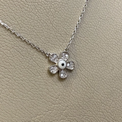 Cadena con Dije flor en plata 925 rodinada con cubics y cristal murano en internet