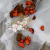 Pente em Base Dourada com Flores de Porcelana Fria e Strass - Witney - Jóia de Noiva