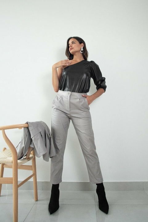 PANTALÓN HELECHO CUERO