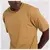 Camiseta New Balance na cor caramelo com logotipo em relevo.