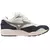 Tenis Mizuno Contender Sports Style na cor branca e azul-marinho, com detalhes em cinza, exibindo um design esportivo e confortável.