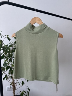 Musculosa color verde seco