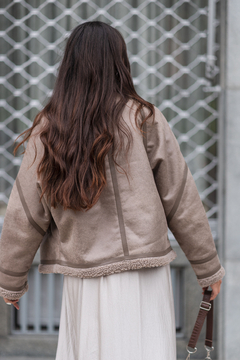 Gamulan oversize simil cuero y corderito