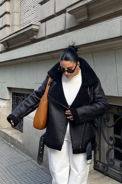 Gamulan oversize con detalles de cuero en internet