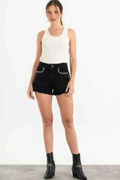 SHORT TACHAS NEGRO